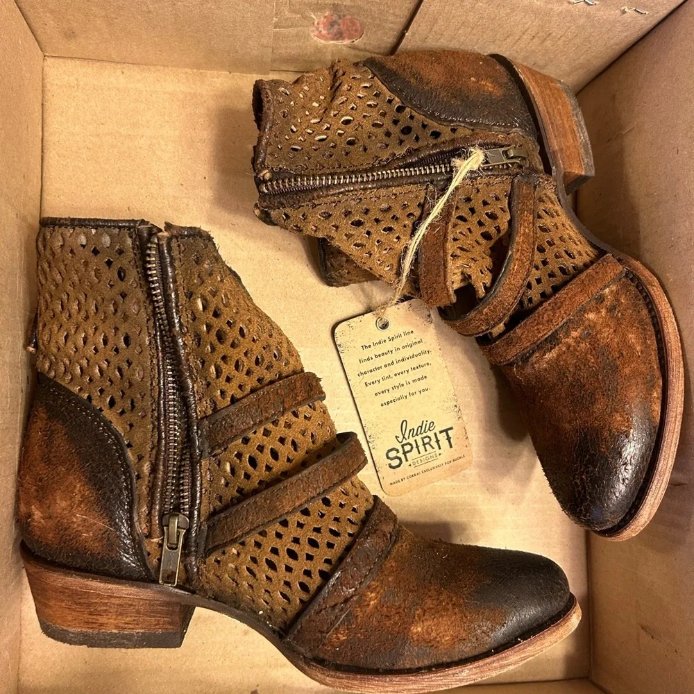 Corral Boots Indie Spirit Women's Brown Lamb Cut Out Bootie - Picture 4 of 5